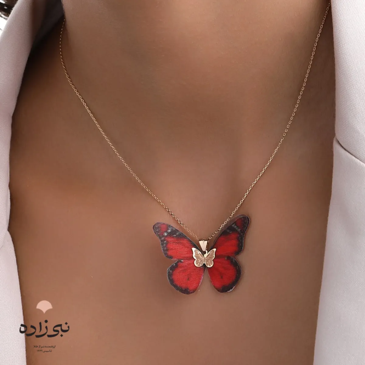 پلاک پروانه پارچه ای قرمز C156